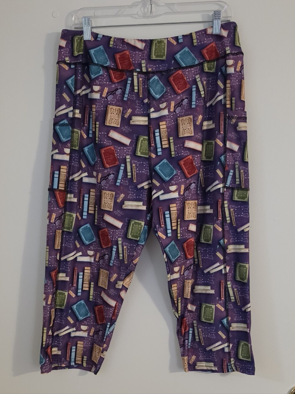 NIB Purple Magical Books Capris TC2 Fantasy Capri Pocket Leggings